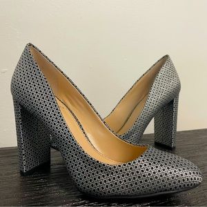 Vince Camuto Danea Geo Metallic Fabric Chunky Heels 7.5M